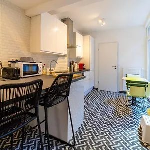  Apartment Lyves Two